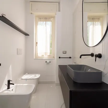 Big Apartment Close To Bocconi / Humanitas / Ieo Milan Exterior photo