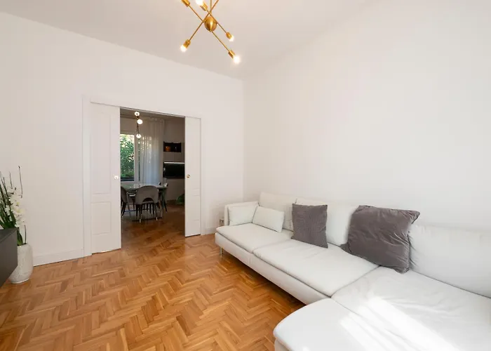 Big Apartment Close To Bocconi / Humanitas / Ieo